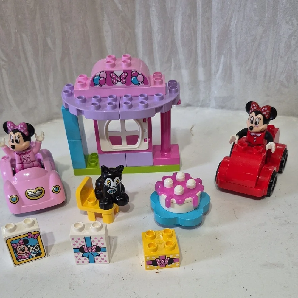 Lego Duplo Minnie Mouse Pink and Red Playset. Gently Used,nice Condition
